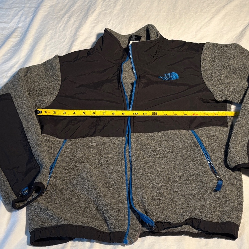 The North Face Black and Gray Jacket with Blue Details -  flawed